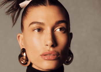 2025 Beauty Trend: Juicy Glossy Lip Frenzy