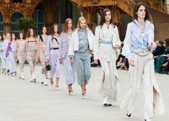 Sustainable Chic: Investing in Timeless and Multifunctional Fashion